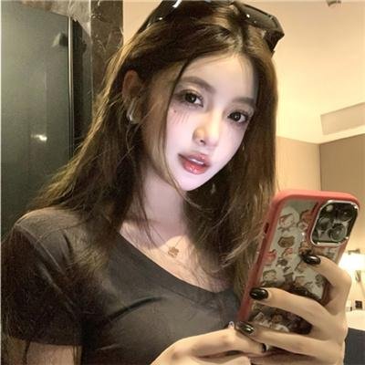 她对星星歌唱
